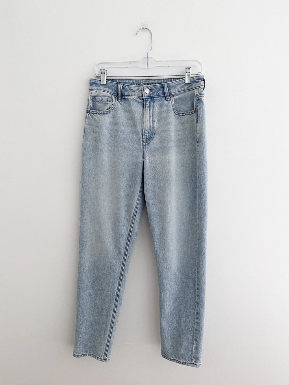 American Eagle Outfitters Strigid Mom Jean Light Wash Straight Leg Size 8 - Picture 2 of 9